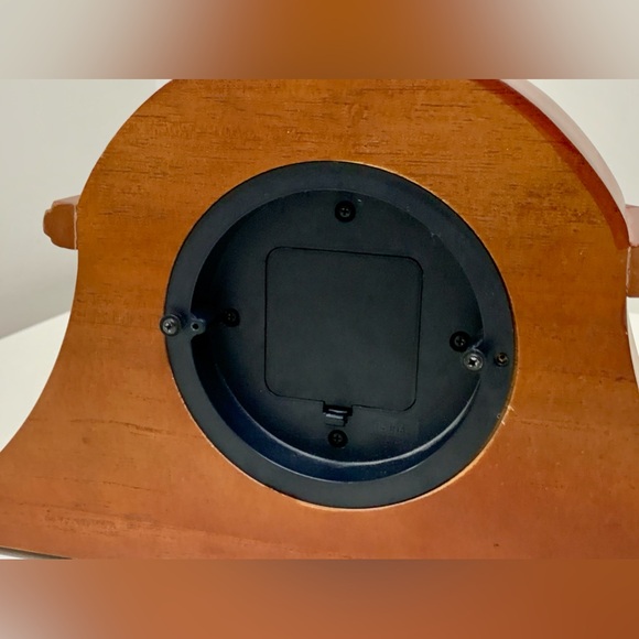 Vtg Brownstone Gold Tone Metal Hardwood Quartz Analog Mantle Clock - Picture 7 of 16